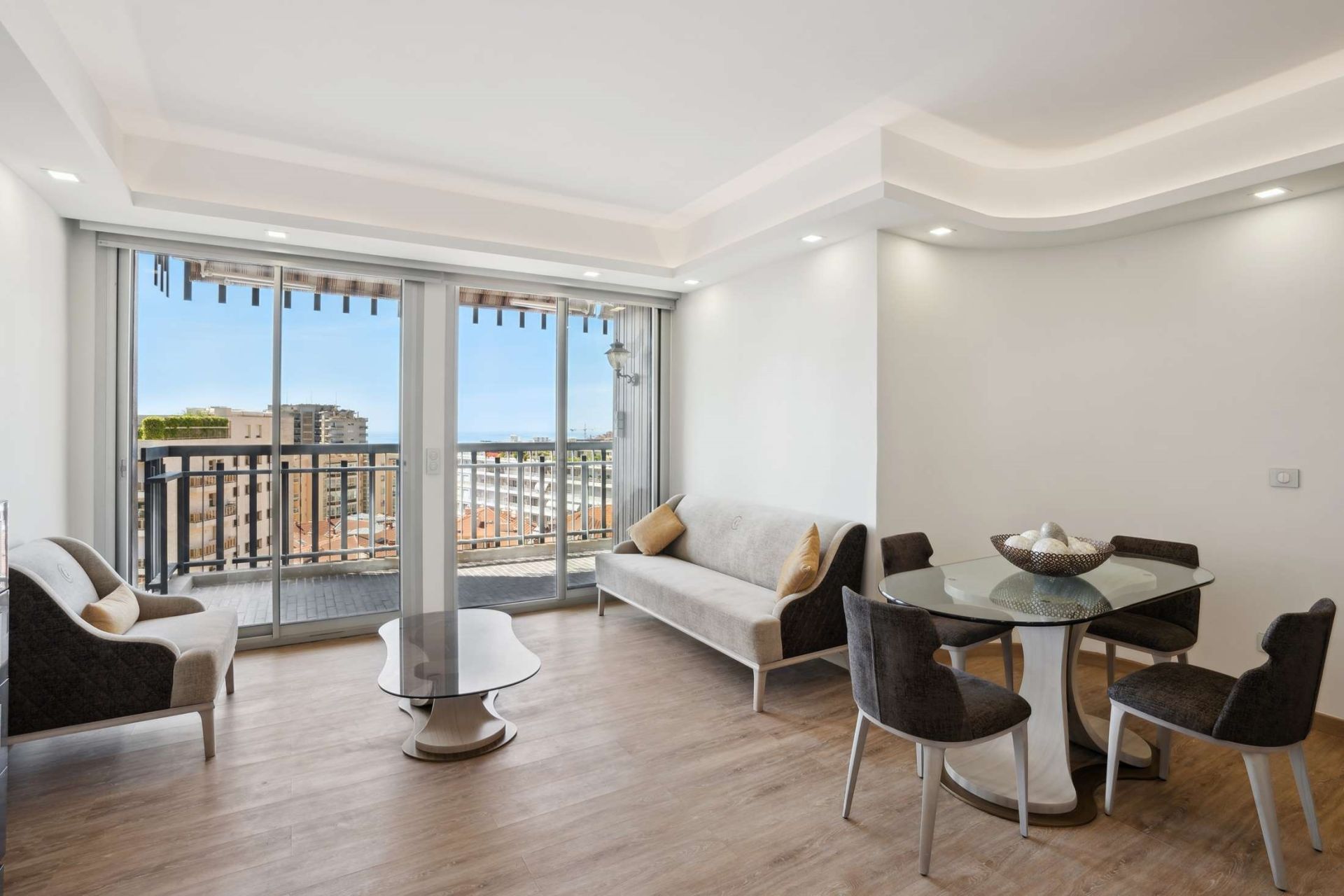 apartment 3 Rooms for sale on MONACO (98000)