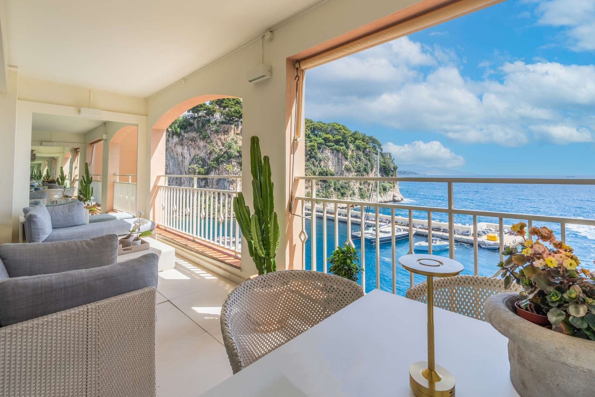 apartment 3 Rooms for sale on MONACO (98000)