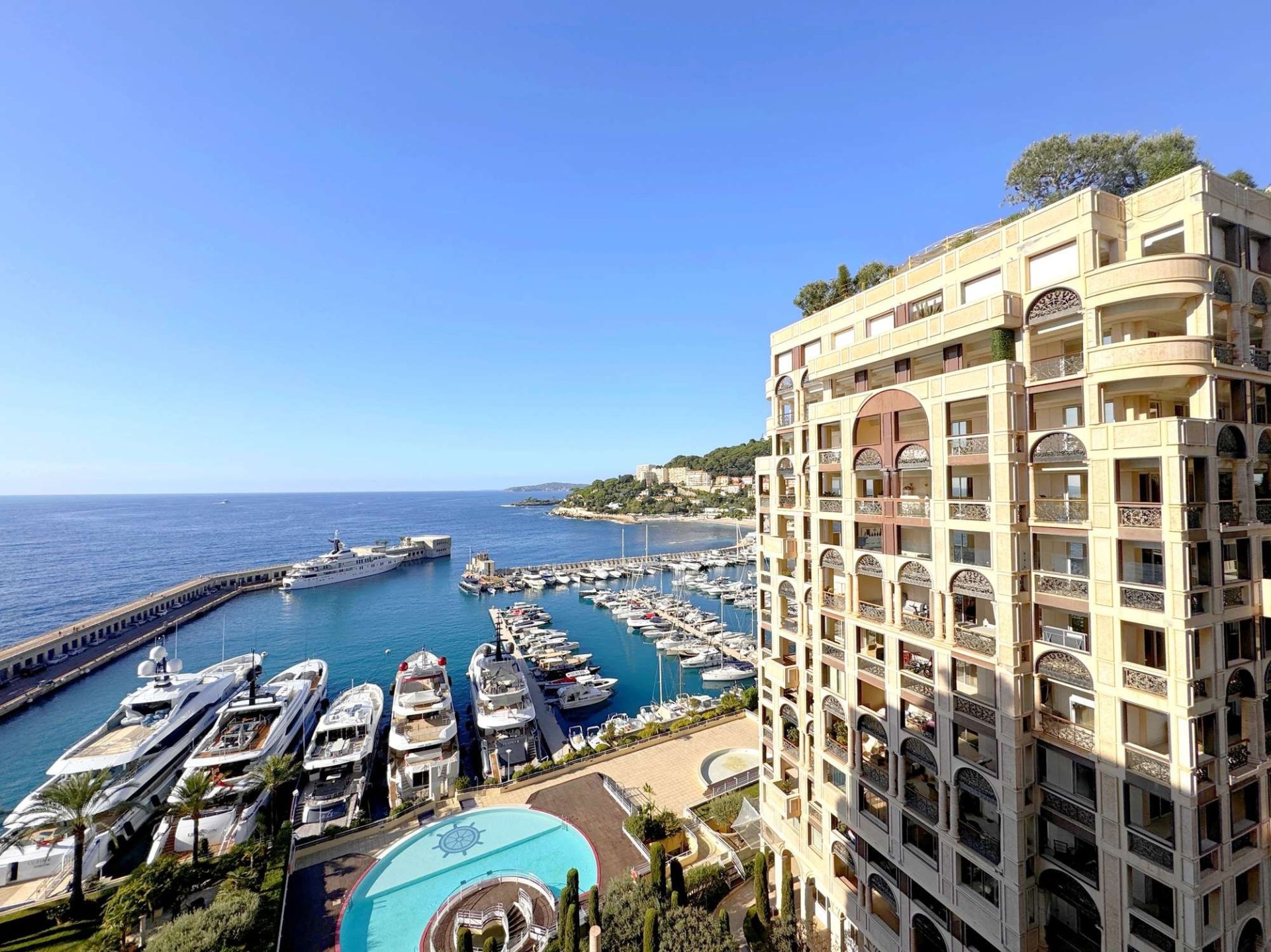 apartment 4 Rooms for sale on MONACO (98000)