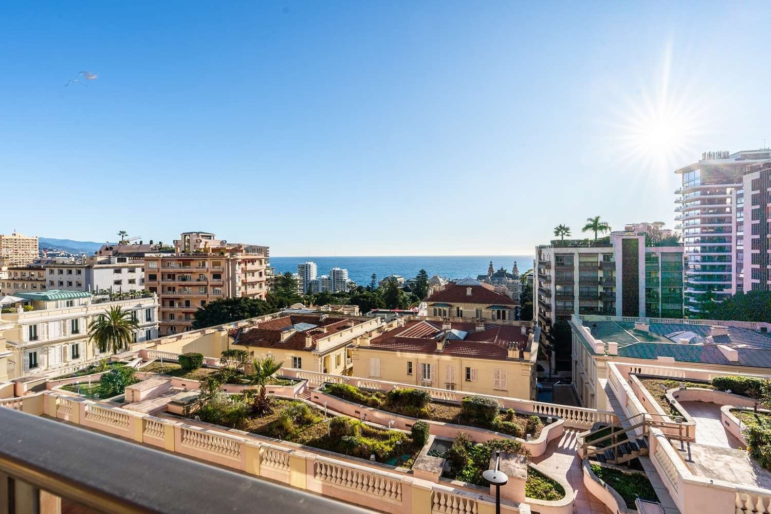 apartment 4 Rooms for sale on MONACO (98000)